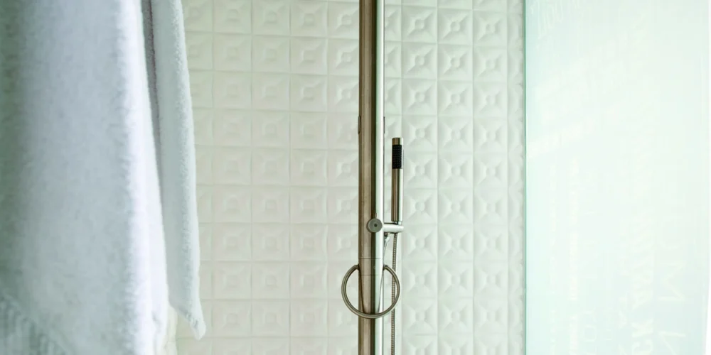 JEE-O Original Shower 02 Freestanding Indoor & Outdoor Shower – Stainless Steel